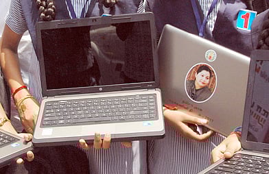 இலவச மடிக்கணினி இல்லை: பிளஸ் 1-ல் கணினி அறிவியல் பாடத்தை தவிர்க்கும் மாணவர்கள்